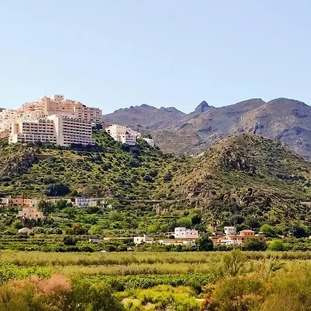Apartamento Con Vistas Al Mar Y La Montana En *