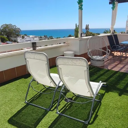 Con Gran Terraza Con Vistas Al Mar Y Montana En *